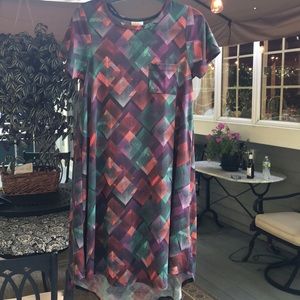 Lularoe Small NWOT Carly black background
